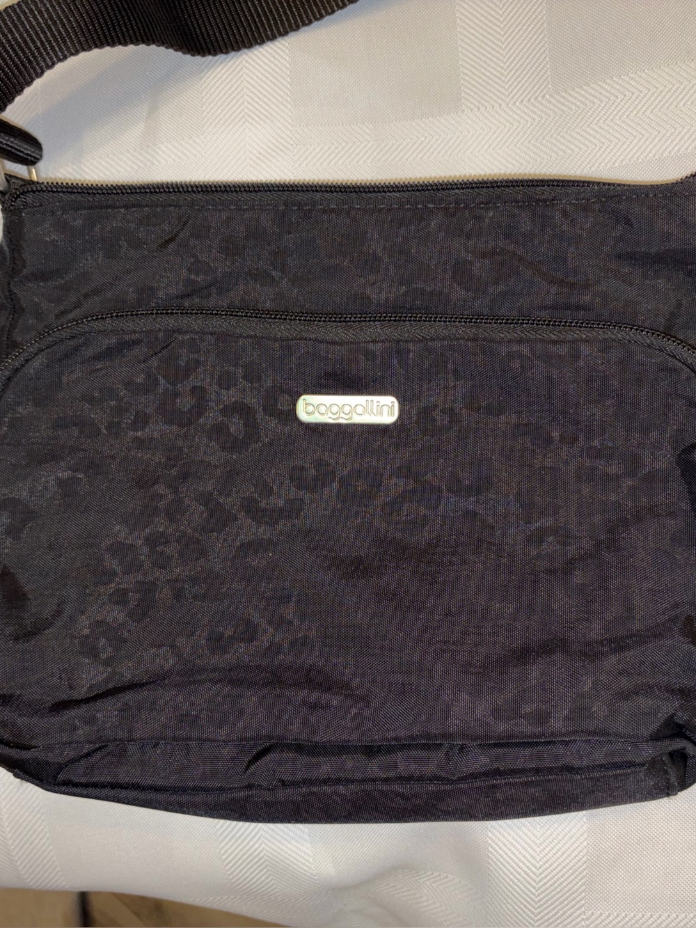 Baggallini Black Leopard Jacquard Crossbody Messenger